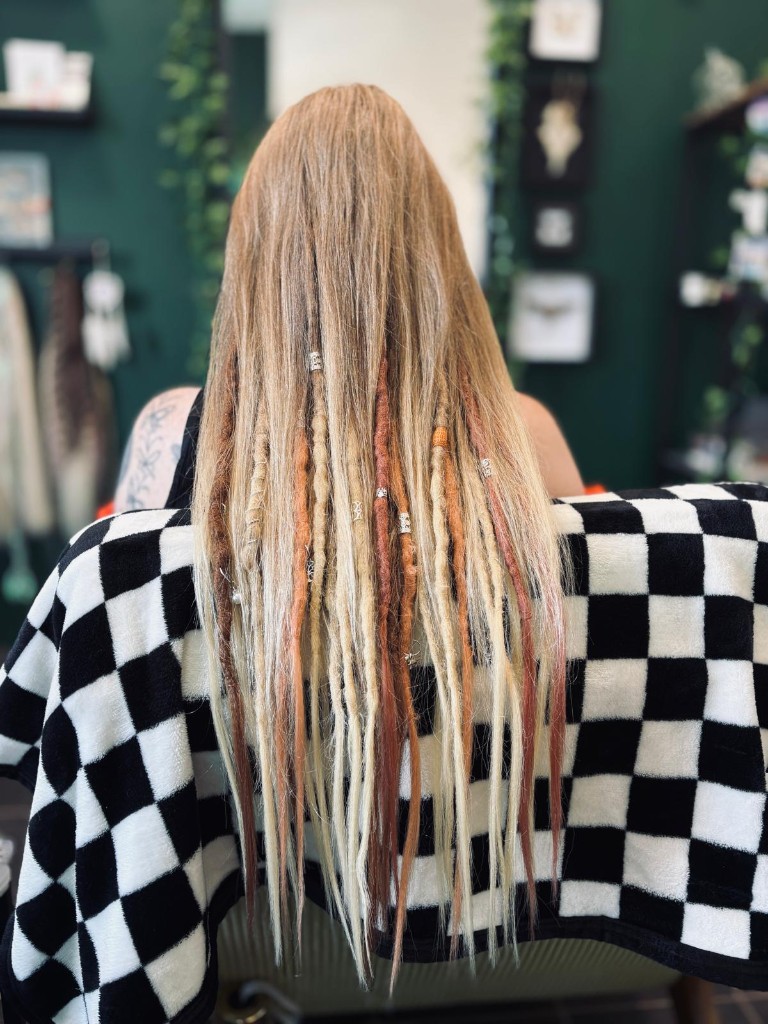 Undercut & platinum curls
